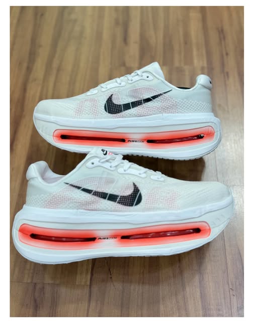 Post do Instagram @evorashoes