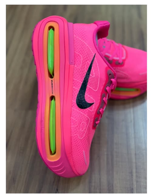 Post do Instagram @evorashoes